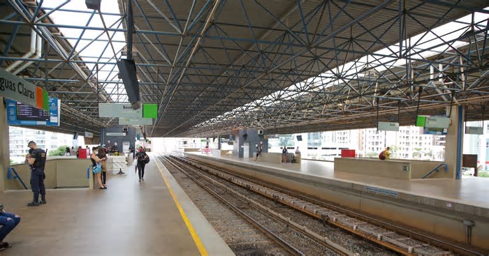Mulher desmaia e cai nos trilhos do metrô na estação Arniqueiras, no Distrito Federal