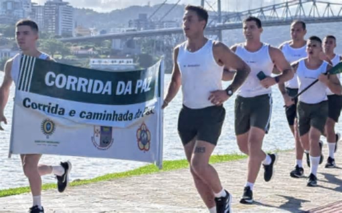 Exército faz corrida pela paz em Florianópolis: força reafirma valores de cooperação e paz por meio do esporte