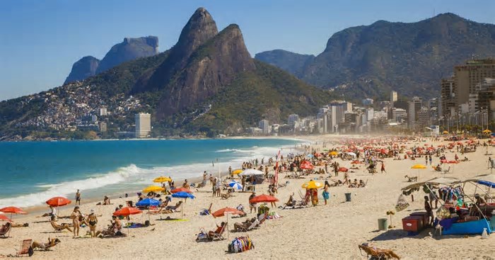 Brasil tem duas praias entre as 25 melhores do mundo em 2025, segundo Tripadvisor