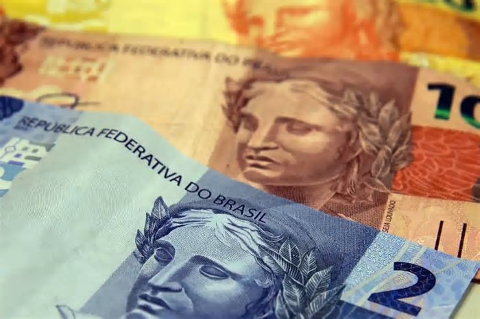 Rendimento médio do trabalhador é maior no DF, SP e PR; veja valor por estado