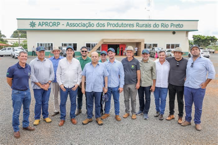 Governador participa do início da colheita de soja no DF e anuncia infraestrutura rural