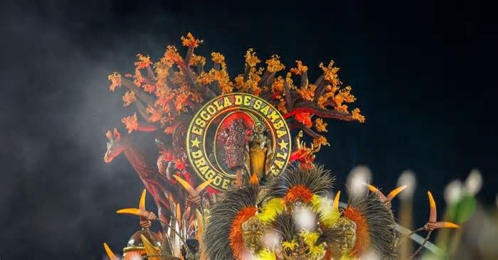 Sambódromo do Anhembi em São Paulo vira palco do Carnaval nesta sexta-feira