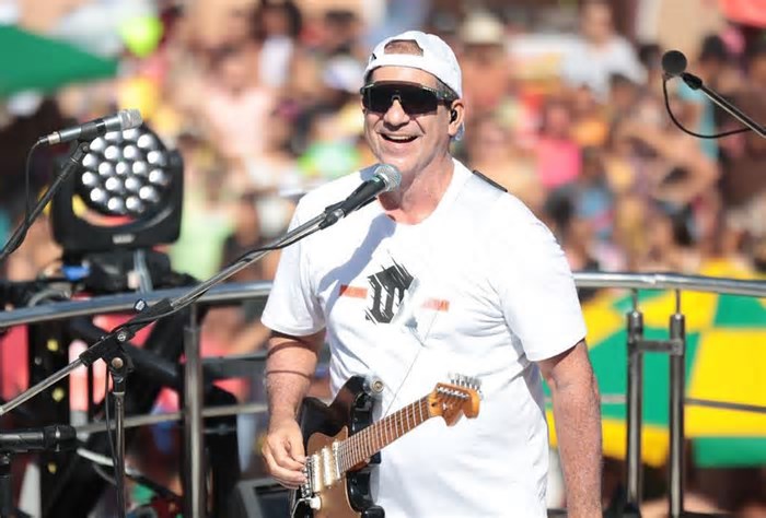 Durval Lelys celebra 40 anos do bloco Quebra Aê em São Paulo