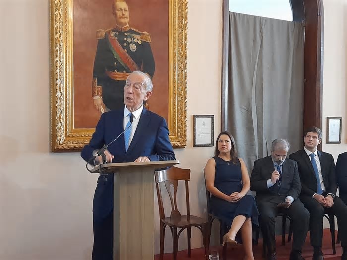 Em visita ao Recife para receber título de Doutor Honoris Causa, presidente de Portugal participa de homenagem no Hospital Português