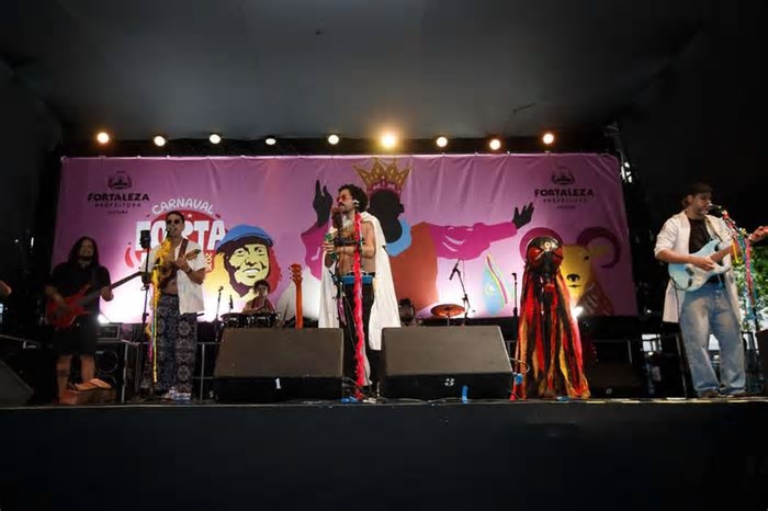 Bloco transforma repertório de Raul Seixas em Carnaval e anima público diverso no Benfica