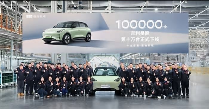 Carro da Geely que pode chegar ao Brasil ultrapassa BYD Dolphin nas vendas