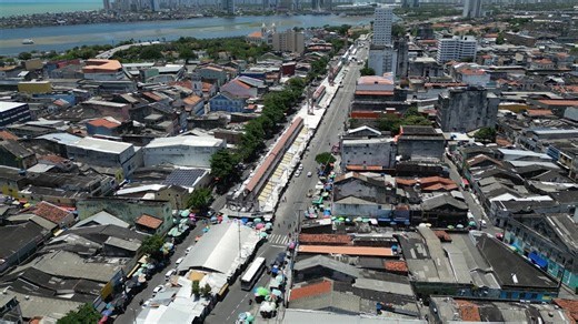 Trecho da Avenida Dantas Barreto é interditado para montagem dos camarotes do Galo da Madrugada; confira mudanças