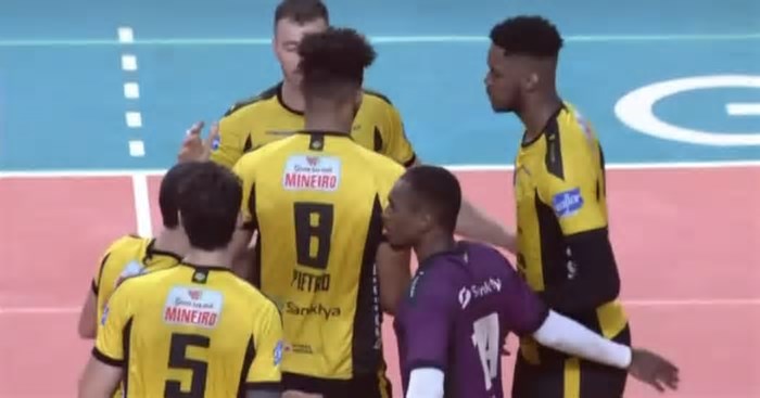 Superliga: Praia Clube vira sobre Neurologia Ativa em jogo marcado por paralisação