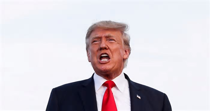 Trump fala em tarifas de 25% para a União Europeia