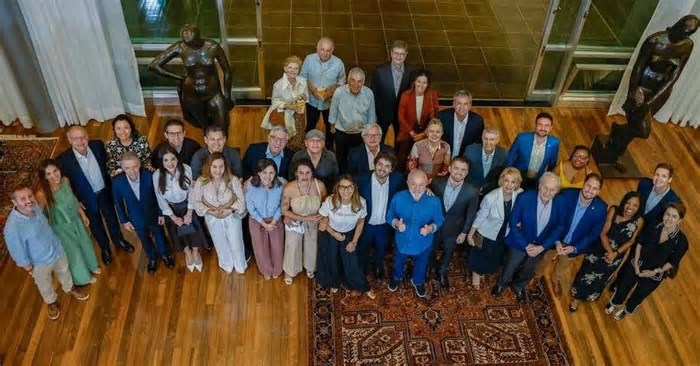 Lula, após assistir “Ainda Estou Aqui”: momento de lembrar a importância da democracia