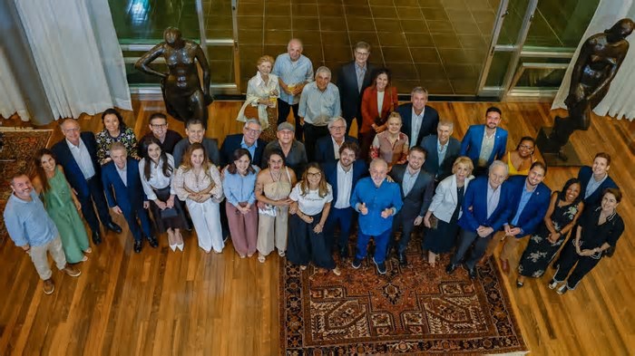 Lula assiste a 'Ainda estou aqui' ao lado de netos de Eunice e Rubens Paiva; veja foto