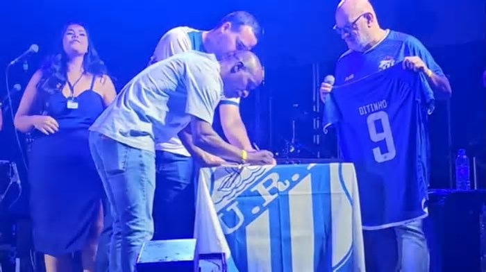 Time mineiro anuncia artilheiro de 52 anos para o Estadual