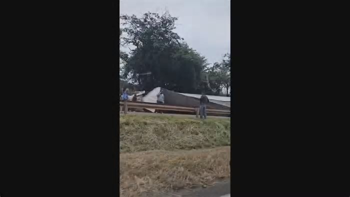 Acidente com carreta deixa motorista morto na Rodovia Fernão Dias, em Itaguara