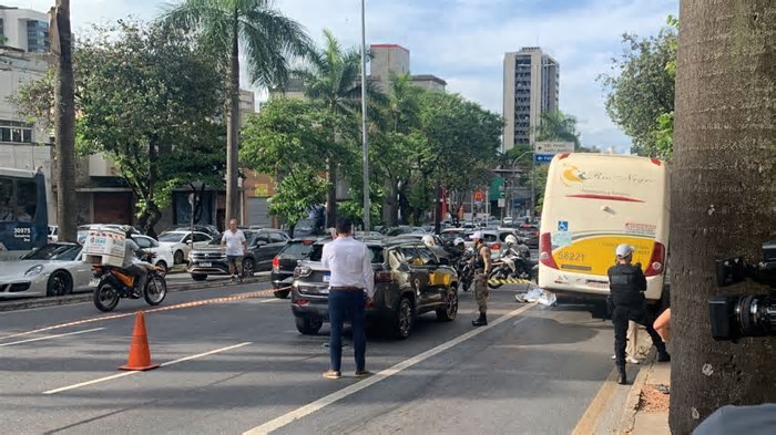 Motociclista morre atropelada por ônibus na região Centro-Sul de BH