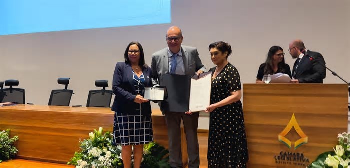 Cofecon empossa sua primeira presidenta e premia o Brasil 247 como destaque do ano na comunicação
