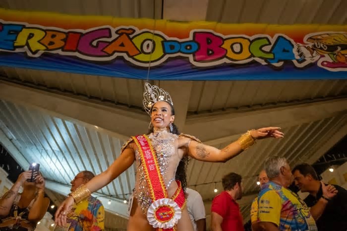 Em noite de samba e disputa acirrada, Berbigão do Boca elege Bruna Barbie como nova rainha