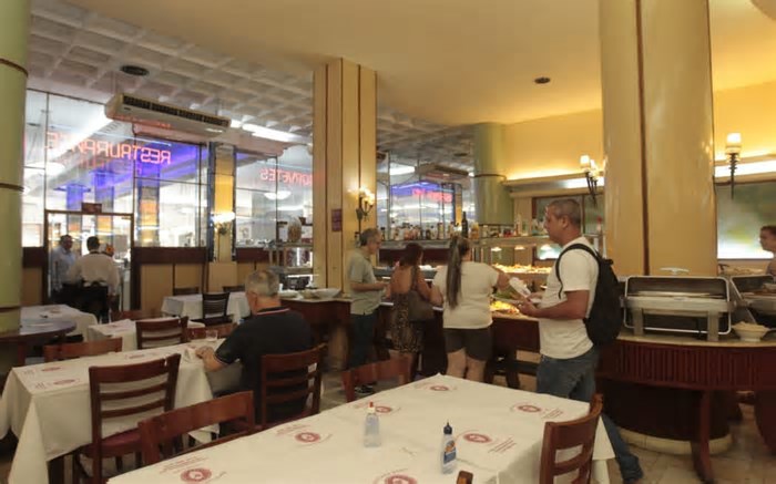 Confeitaria com mais de 80 anos tem 'boom' de visitas após cenas em 'Ainda Estou Aqui'