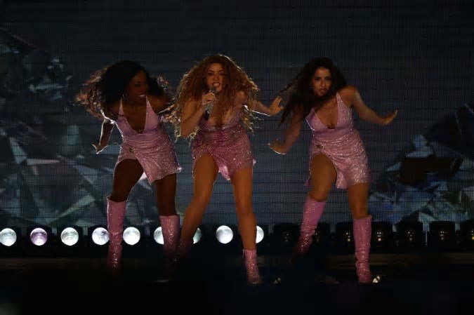 Shakira abre turnê mundial no Rio de Janeiro