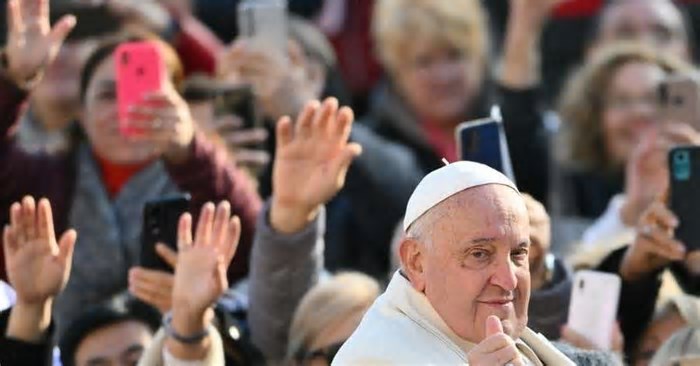 Estado de saúde do papa Francisco registra 'ligeira melhora', diz Vaticano