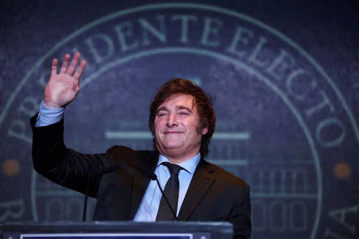 Javier Milei é acusado de fraude financeira depois de promover criptomoeda que desvalorizou em minutos