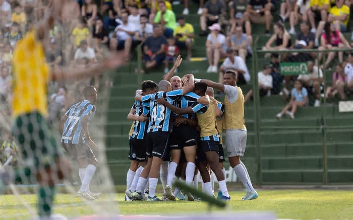 Com um a menos desde o primeiro tempo, Grêmio bate Ypiranga por 1 a 0