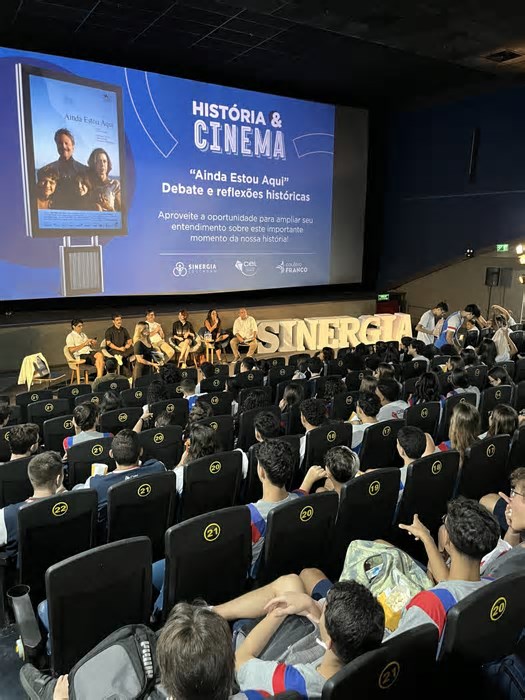 'Ainda estou aqui': atores participam de debate com 300 estudantes em cinema da Zona Sul
