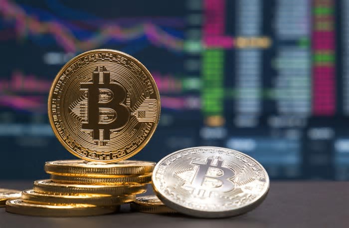 Bitcoin cai 20% desde posse de Trump e mercado cripto entra em turbulência