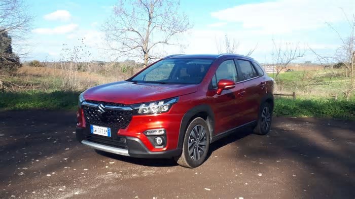 Nuova Suzuki S-Cross Hybrid: trazione 4x4 e tecnologia avanzata