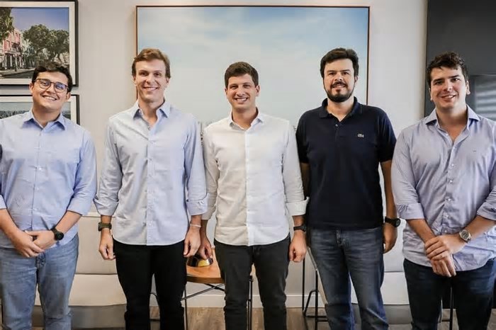 João Campos e Miguel Coelho se encontram e fazem questão de divulgar
