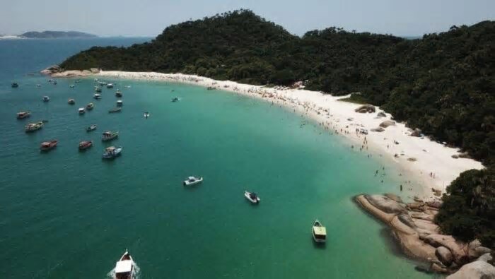 Florianópolis espera 1 milhão de turistas no Carnaval e hotéis já passam de 90% de ocupação; veja a programação