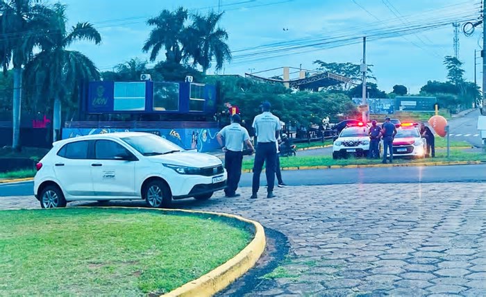Adamantina conquista nova retroescavadeira e composteira do Governo do Estado