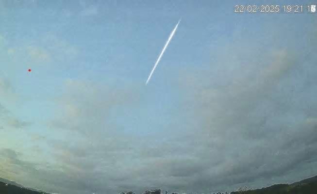 Meteoro 'fireball' é registrado durante o dia, no céu de Taquara, no RS; veja vídeo