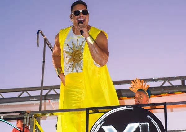 Xanddy vai homenagear os 40 anos do Axé Music durante o Carnaval também nos looks