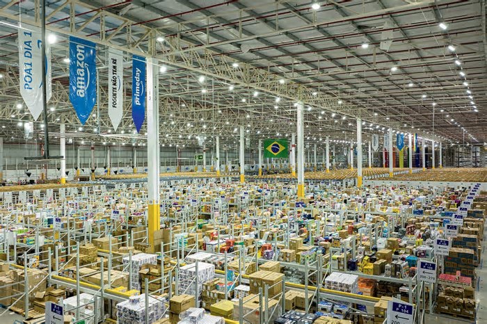 FT: Amazon aposta na economia com automação para impulsionar gastos com inteligência artificial