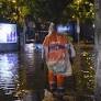 As fortes chuvas que atingiram a cidade do Rio de Janeiro na noite de quarta-feira deixaram pelo menos três mortos. Em Guaratiba, na zona oeste,...