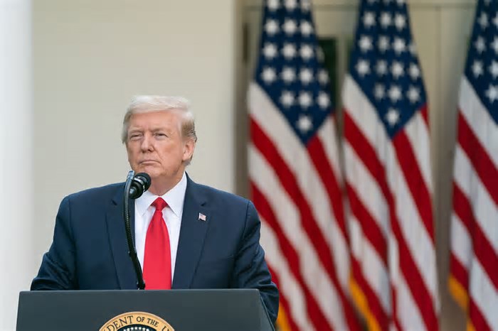 Trump eleva tarifas de importação de aço e alumínio para 25%; Brasil não sairá machucado, diz entidade
