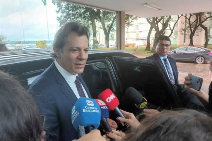 Brasil aguarda decisão dos EUA antes de reagir a tarifas sobre aço, diz Haddad