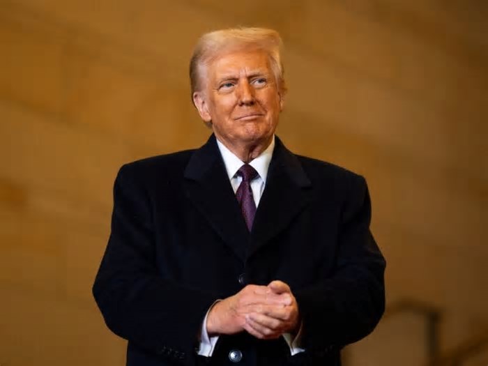 Trump assina decretos que impõem tarifas aduaneiras a aço e alumínio