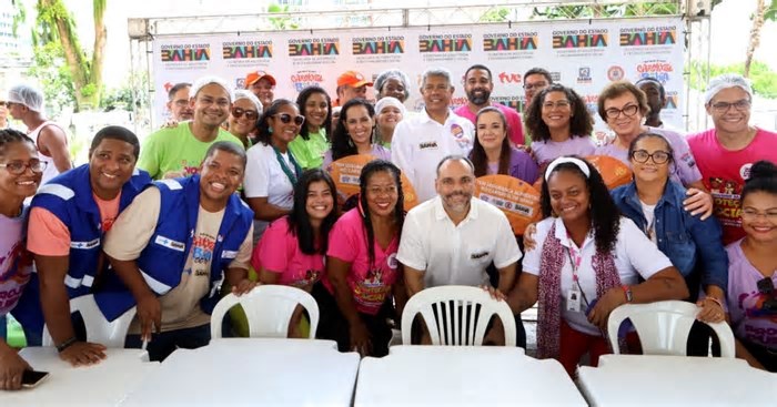 Jerônimo Rodrigues exalta o trabalho de catadoras de recicláveis: “É nossa obrigação cuidar dos trabalhadores informais no Carnaval”