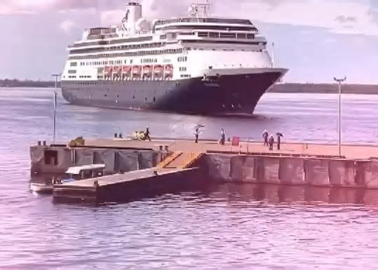 Mais de mil estrangeiros desembarcam em Manaus a bordo de cruzeiro