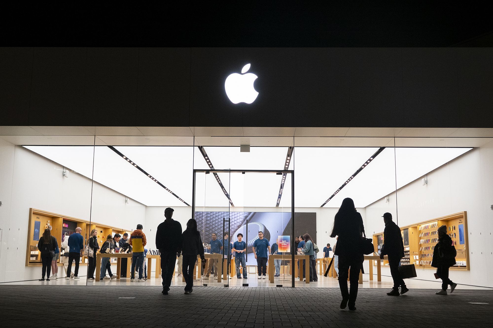 Apple lança versão mais barata do iPhone 16; veja preços