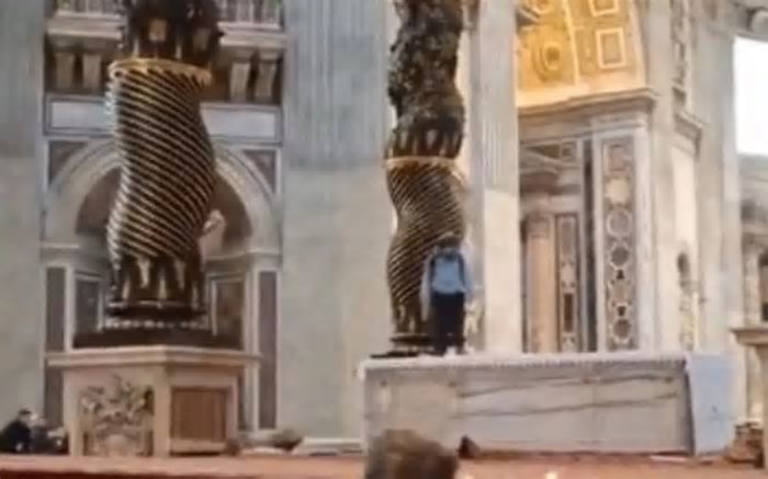 Vídeo: Homem é preso após invadir Basílica de São Pedro e quebrar objetos