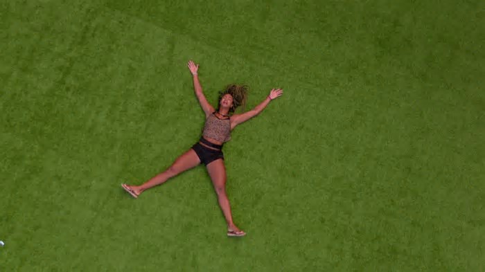 Aline corre no gramado do BBB 25 e agradece retorno do Paredão