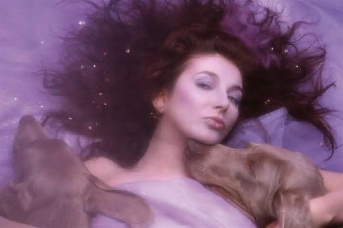 Kate Bush e outros artistas lançam 'álbum mudo' contra legislação sobre inteligência artificial no Reino Unido