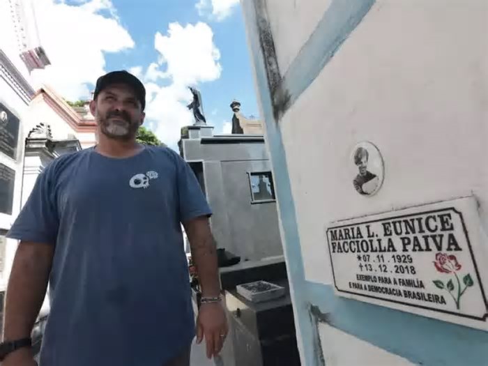 Túmulo de Eunice Paiva vira ponto turístico após Ainda Estou Aqui