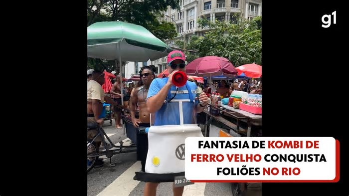 'Uma nova históóória...' Fantasia de Kombi de ferro-velho vira atração em blocos do Rio: 'Começam a rir e cutucar os amigos', diz autor