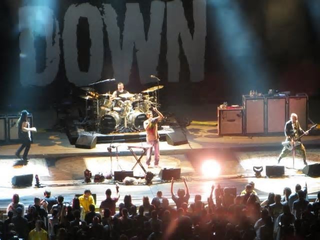 Latam adiciona voos extras para shows do System of a Down em São Paulo