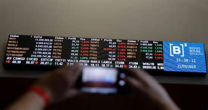 Ibovespa (IBOV) cai aos 124 mil pontos, com EUA e Eletrobras (ELET3); 5 coisas para saber ao investir hoje (28)