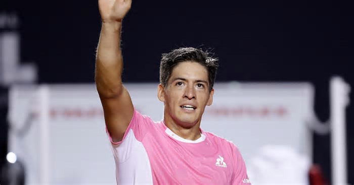 Baez derrota algoz de João Fonseca e se torna 1º bicampeão de simples no Rio Open