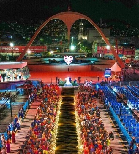 Carol Sampaio, a 'favorita' do Rio, completa 30 carnavais na Sapucaí e conta seu diferencial: 'A gente domina listas como ninguém'